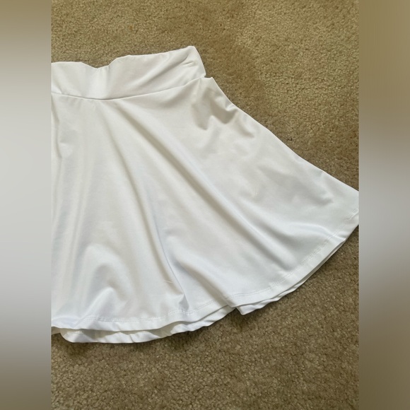 Basic All White Mini Skirt - Picture 4 of 5